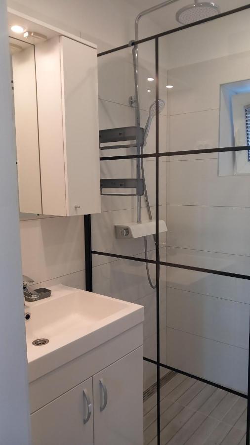 Family Apartments Svob With Pool Нови-Винодолски Экстерьер фото