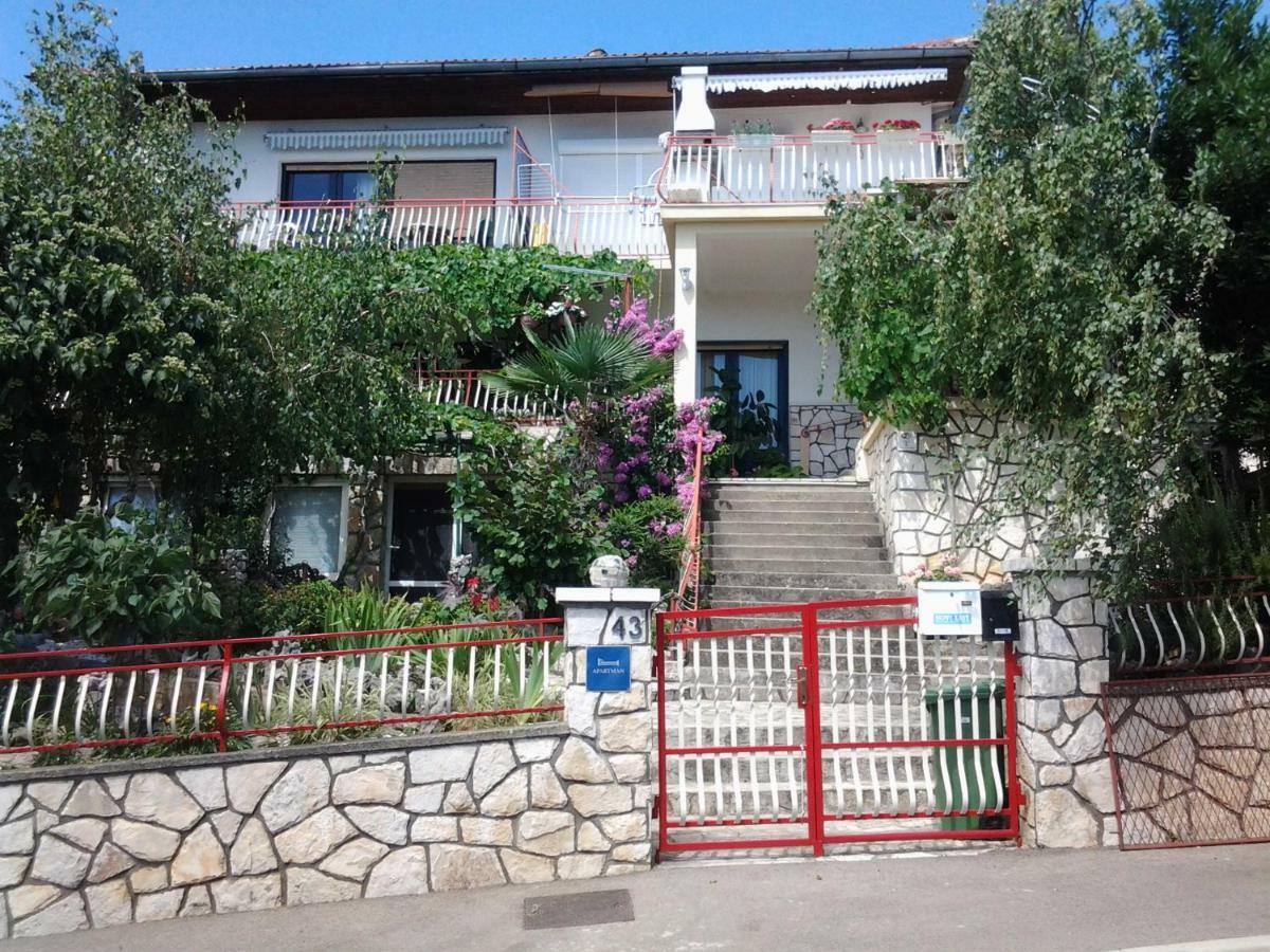 Family Apartments Svob With Pool Нови-Винодолски Экстерьер фото