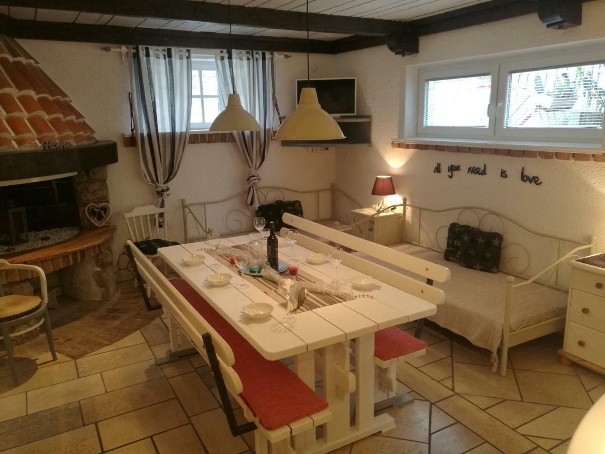 Family Apartments Svob With Pool Нови-Винодолски Экстерьер фото